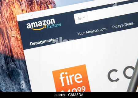 Amazon-Website auf einem Computer-Bildschirm. Amazon.com ist ein US-amerikanischer e-Commerce-Unternehmen. Stockfoto