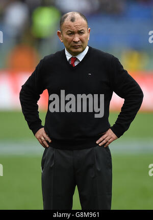 Italien gegen England - 2016 RBS Six Nations - Stadio Olimpico. England-Cheftrainer Eddie Jones beim RBS Six Nations-Spiel 2016 im Stadio Olimpico, Rom, Italien. Stockfoto