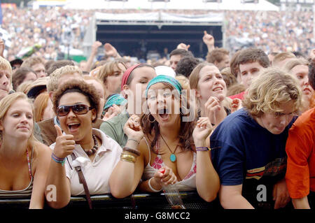 VFestival - Hylands Park. Menschenmassen während des V Festivals. Stockfoto