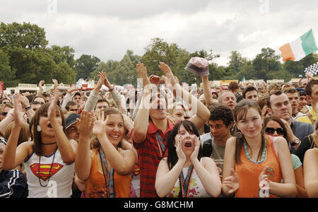 VFestival, Hylands Park. Die Menge, die die magischen Zahlen beobachtet. Stockfoto