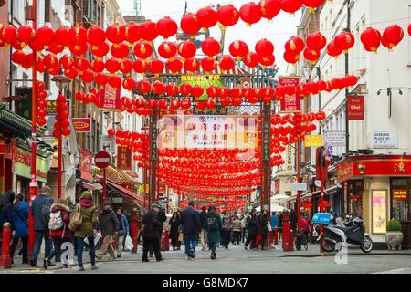 Allgemeine Ansicht der Gerrard Street, im Chinatown-Viertel von London vor den Feierlichkeiten zum chinesischen Neujahr am 8. Februar. Stockfoto