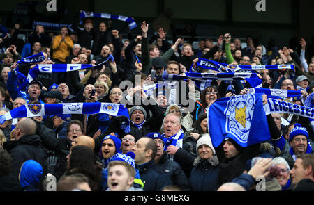 Manchester City / Leicester City - Barclays Premier League - Etihad Stadium. Die Fans von Leicester City feiern das Spiel der Barclays Premier League im Etihad Stadium in Manchester. Stockfoto