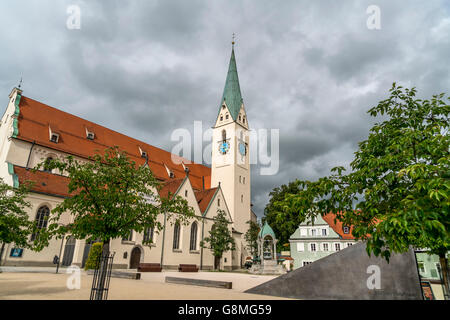Gotische St. Mang Kirche ein Quadrat von St. Mang, Kempten, Allgäu, Bayern, Deutschland Stockfoto