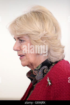 Die Herzogin von Cornwall kommt an der Universität von Southampton an, wo sie während eines Universitätsbesuchs mit einem Ehrendoktorat ausgezeichnet wird. Stockfoto