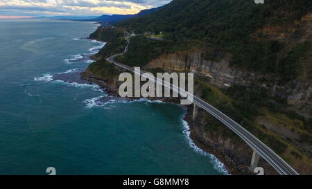 Der Sea Cliff Bridge ist eine ausgewogene Cantilever-Brücke befindet sich in der nördlichen Illawarra Region New South Wales, Australien. Stockfoto