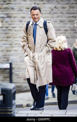 David Johnson kommt am Amtsgericht von Bristol an, wo ihm vorgeworfen wird, seinen Sekretär zu beißen. Stockfoto