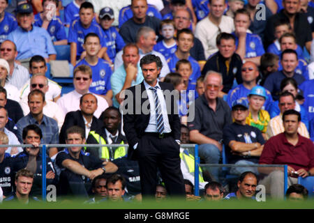 Fußball - FA Barclays Premiership - Chelsea / Arsenal - Stamford Bridge. Chelseas Manager Jose MourInhos. Stockfoto