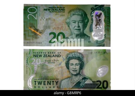 Der ersten und zweiten Generation Kunststoff Polymer Neuseeland grüne zwanzig Dollar Banknoten, der Seite Königin Elizabeth II Portrait Stockfoto