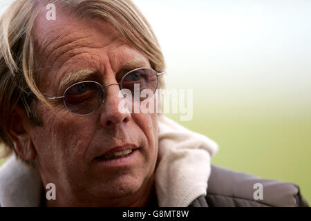 Fußball - Internationale Freundschaften - DR Kongo / Guinea - Stade Yves Du Manoir. Claude Le Roy, Trainer der DR Kongo Stockfoto