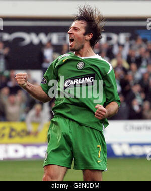 Celtic Maciej Zurawski feiert sein zweites Tor gegen Dunfermline während des Bank of Scotland Premier League Spiel in East End Park, Dunfermline, Sonntag, 28. August 2005. DRÜCKEN Sie VERBANDSFOTO. Bildnachweis sollte lauten: Steve Welsh/PA Stockfoto