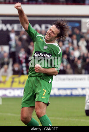 Celtic Maciej Zurawski feiert sein zweites Tor gegen Dunfermline während des Bank of Scotland Premier League Spiel in East End Park, Dunfermline, Sonntag, 28. August 2005. DRÜCKEN Sie VERBANDSFOTO. Bildnachweis sollte lauten: Steve Welsh/PA Stockfoto