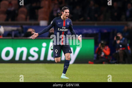 Paris Saint-Germain gegen Chelsea - UEFA Champions League - Runde der 16. Runde - Erstes Bein - Parc des Princes. Edinson Cavani von Paris Saint-Germain feiert das zweite Tor seiner Seite. Stockfoto