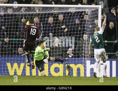 Heart of Midlothian Juanma Delgado punktet, aber sein Tor wird später für die Offside während der William Hill Scottish Cup, Fifth Round Replay in Easter Road, Edinburgh verboten. DRÜCKEN Sie VERBANDSFOTO. Bilddatum: Dienstag, 16. Februar 2016. Siehe PA Geschichte FUSSBALL Hibernian. Bildnachweis sollte lauten: Danny Lawson/PA Wire. Stockfoto