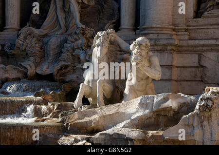 Skulpturen am Trevi-Brunnen, Rom, Latium, Italien, Europa Stockfoto