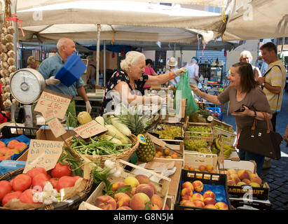 Obst und Gemüse Stall, Campo dei Fiori zu vermarkten, Rom, Latium, Italien, Europa Stockfoto