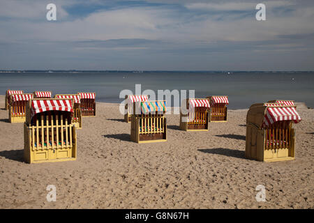 Überdachten Strand Stühle am Strand, Niendorf, Timmendorfer Strand, Bucht von Lübeck, Ostsee, Schleswig-Holstein, PublicGround Stockfoto