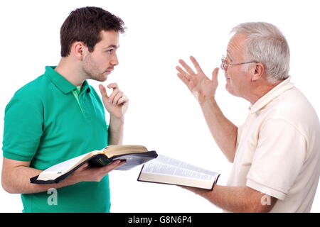 Alter Mann teilen die Worte Gottes mit einem jungen Mann Stockfoto