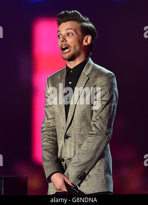 Louis Tomlinson auf der Bühne während der Brit Awards 2016 in der O2 Arena, London. Stockfoto