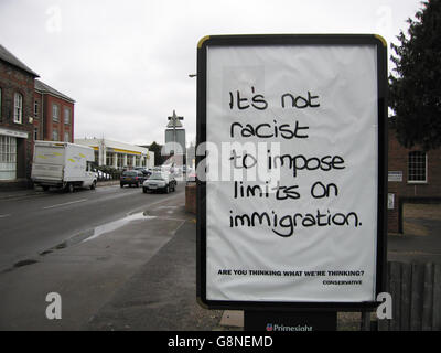 Wohl rassistisch anti-Immigration-Kampagne von der konservativen Partei in Vereinigtes Königreich allgemeine Wahl 2005.  Dieses Plakat wurde in Newbury, Berkshire, UK Stockfoto