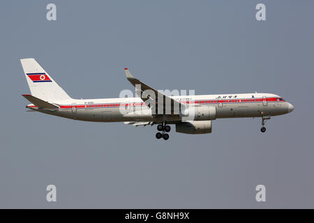 Beijing, China - 21. Mai 2016: Ein Air Koryo Tupolew Tu-204-Flugzeug mit der Registrierung P-633 nähert sich Beijing International Stockfoto