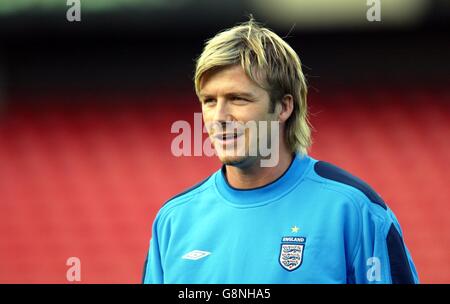 Fußball - FIFA Fußball-Weltmeisterschaft 2006 Qualifikation - Gruppe sechs - Nordirland gegen England - England Training - Windsor Park. Englands David Beckham während des Trainings Stockfoto