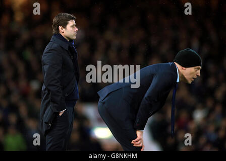 Tottenham Hotspur-Manager Mauricio Pochettino (links) und West Ham United-Manager Slaven Bilic während des Barclays Premier League-Spiels im Upton Park, London. Stockfoto