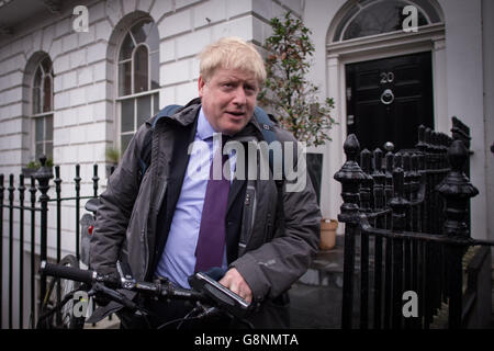 Der Bürgermeister von London, Boris Johnson, verlässt sein Haus in Islington, London, am Tag nachdem er sagte, dass er sich für den Austritt Großbritanniens aus der Europäischen Union im bevorstehenden in/out Referendum einsetzen wird. Stockfoto