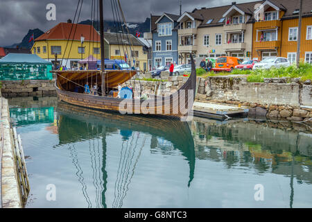 Lofotr (lang-Wikingerschiff) Wiederaufbau Lofotr Viking Museum, Kabelvag, Lofoten Inseln, Norwegen Stockfoto