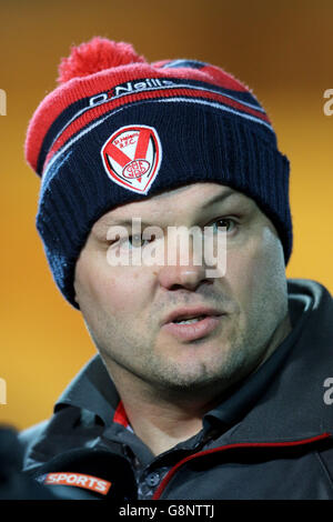 St Helens Cheftrainer Keiron Cunningham vor dem ersten Utility Super League Spiel im KC LightStream Stadium, Hull. Stockfoto