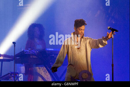 Im Fokus: Musiker Prince stirbt bei 57 21. April 2016 Aufnahmen Hop Farm Festival 2011 obligatorisch Credit: Glamourstock Stockfoto