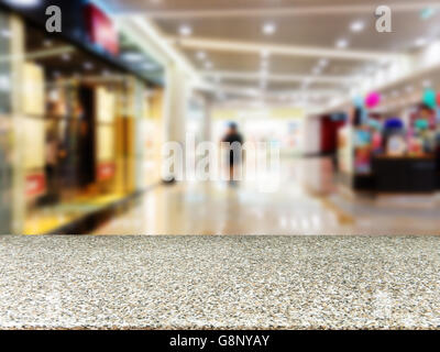 Leere Marmortisch vor unscharfen mall Stockfoto