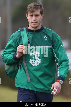 2016 RBS Six Nations - Irland Training Session - Carton House. Andrew Trimble kommt zu einer Trainingseinheit im Carton House, Dublin, Irland. Stockfoto