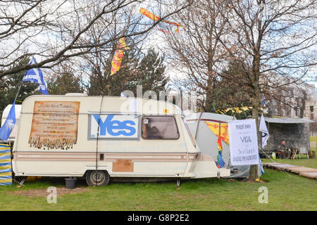 Holyrood pro Unabhängigkeit protest camp "IndyCamp" im Holyrood Park außerhalb der Gebäude des schottischen Parlaments Stockfoto