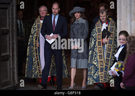 Der Herzog und die Herzogin von Cambridge verlassen Westminster Abbey in London nach dem jährlichen Commonwealth Day Gottesdienst. Stockfoto