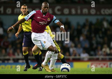 Fußball - FA Barclays Premiership - West Ham United / Aston Villa - Upton Park. Marlon Harewood von West Ham United Stockfoto