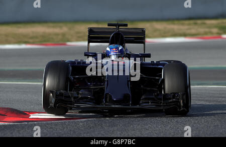 Torro Rossos Max Verstappen testet am vierten Tag vor der Formel-1-Saison 2016 auf dem Circuit de Catalunya in Barcelona. Stockfoto