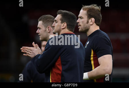 Wales' (von links nach rechts) Dan Lydiate, Sam Warburton und Alun Wyn Jones während des Captain's Run im Fürstentum Stadium, Cardiff. Stockfoto