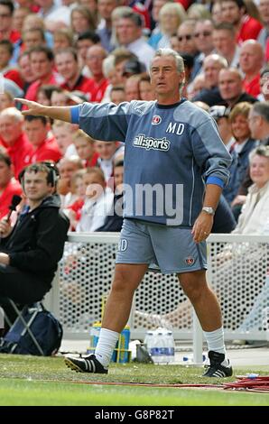 Fußball - FA Barclays Premiership - Middlesbrough / Charlton Athletic - Riverside Stadium. Charlton Athletic Assistant Coach Mervyn Day. Stockfoto