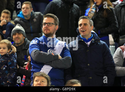 Birmingham City-Fans auf den Tribünen während des Sky Bet Championship-Spiels in St Andrews, Birmingham. DRÜCKEN Sie VERBANDSFOTO. Bilddatum: Donnerstag, 3. März 2016. Siehe PA Geschichte FUSSBALL Birmingham. Bildnachweis sollte lauten: Nick Potts/PA Wire. Stockfoto