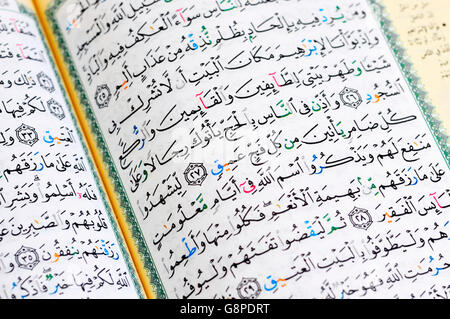 Koran Seite öffnen auf Hajj Ayah Stockfoto