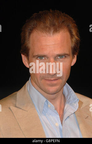 Ralph Fiennes nimmt an einer Fotoschau für den neuen Film The Constant Gardener Teil, im Palazzo del Casino, in Venedig, Italien, Freitag, 9. September 2005, während des 62. PRESSEREGIMES des Venice Film Festival.Bildnachweis sollte lauten:Ian West/PA. Stockfoto