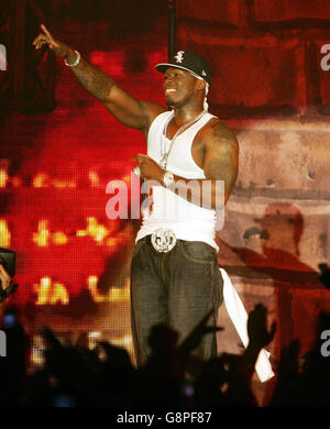 American Rapper 50 Cent tritt am Samstag, dem 10 2005. September, beim SECC in Glasgow auf, als er seinen britischen Teil der 'The Massacre Tour 2005' startet. DRÜCKEN SIE VERBANDSFOTO. Der Bildnachweis sollte lauten: Gordon Jack/PA Stockfoto