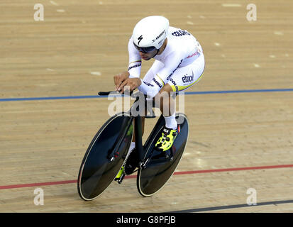 Fernando Gaviria Rendon von Coluumbia tritt am dritten Tag der UCI Track Cycling World Championships im Lee Valley VeloPark, London, im Men's Omnium Individual Pursuit an. Stockfoto