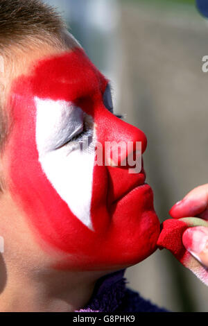 Pferderennen Sie - Familie Funday - Epsom Downs Racecourse Stockfoto