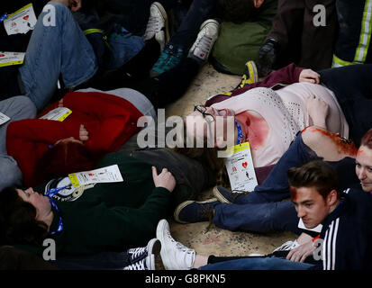 Übung Unified Response, eine Notfallschulung, findet im Kraftwerk Littlebrook in Dartford, Kent, statt. Stockfoto