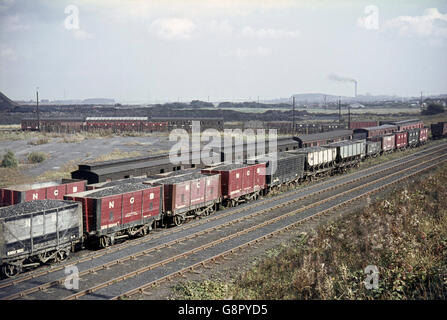 Rollendes Material in Ashington Zeche einschließlich Pre-Gruppierung Ex-Hauptlinie Trainer einst für das System dicht Arbeiter im Stall Stockfoto