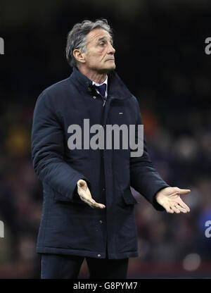 Wales gegen Frankreich - 2016 RBS Six Nations - Fürstentum Stadium. Frankreich-Cheftrainer Guy Noves während des RBS Six Nations-Spiels 2016 im Fürstentum Stadium, Cardiff. Stockfoto