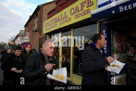 Watford / Leicester City - Barclays Premier League - Vicarage Road. Ein Blick auf das Football Cafe vor dem Spiel der Barclays Premier League in der Vicarage Road, London. Stockfoto