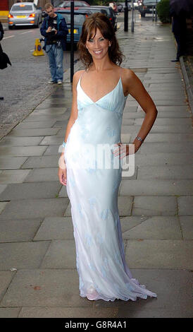 GMTV Wetter Mädchen Andrea McLean für Kate Garraway's Hochzeit mit Derek Draper in St Mary's-the Virgin in Primrose Hill, North London. .Samstag, 10. September 2005. DRÜCKEN Sie VERBANDSFOTO. Bildnachweis sollte lauten: Michael Stephens/PA. Stockfoto