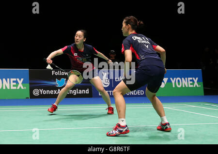 Die Südkoreaner so Hee Lee (links) und Ye Na Chang beim Doppelspiel am zweiten Tag der YONEX All England Open Badminton Championships in der Barclaycard Arena in Birmingham. Stockfoto